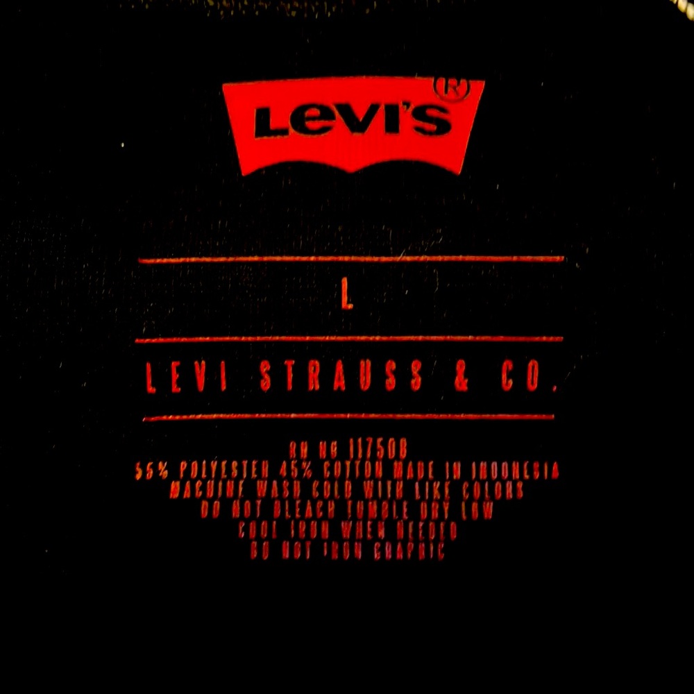 Levi’s longsleeve sweatshirt